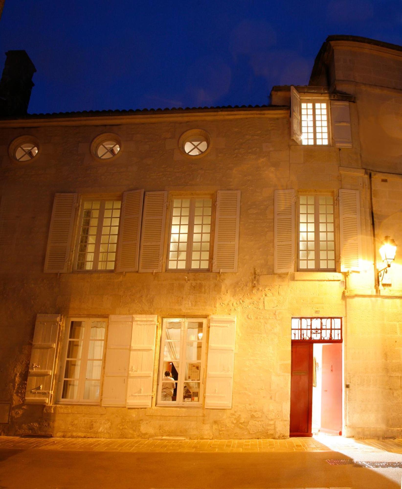 La Porte Rouge - The Red Door Inn Saintes Exterior photo